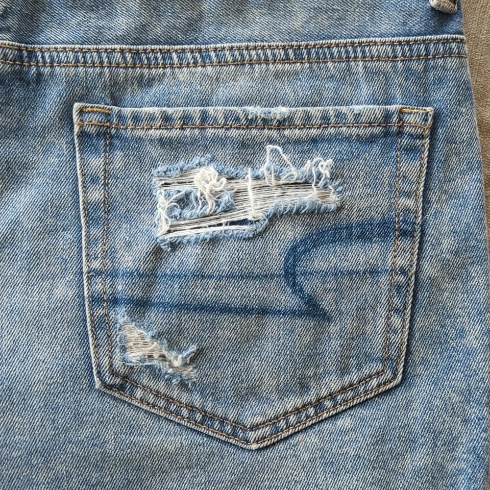 AEO Distressed Tom Girl Shortie Ripped Distressed Frayed Jean Shorts 2 Blue - Picture 8 of 15